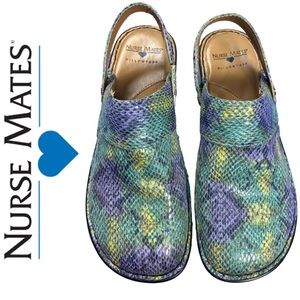 Women’s Nurse Mates 💙 Gala Clog Aqua Snake Print Slip Resistant Size 7M